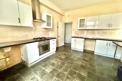 2 bedroom flat to rent, Richmond Road, Worthing