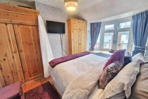 4 bedroom semi-detached house for sale, Massey Road, Gloucester GL1