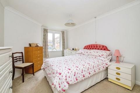 1 bedroom flat for sale, Oyster Lane, Byfleet KT14