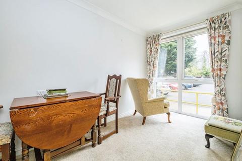 1 bedroom flat for sale, Oyster Lane, Byfleet KT14