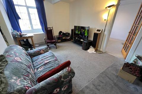 2 bedroom flat to rent, The Maltings, 60 Market Place, Warminster