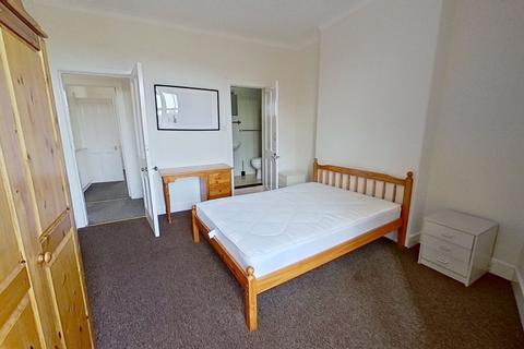 2 bedroom property to rent, Newhaven Road, Edinburgh, EH6