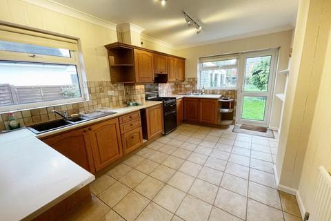 3 bedroom detached house for sale, 28 Winchelsea Drive, Chelmsford, Essex