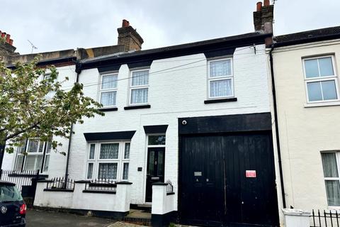 4 bedroom terraced house for sale, 11 Lewes Road, Bromley, Kent