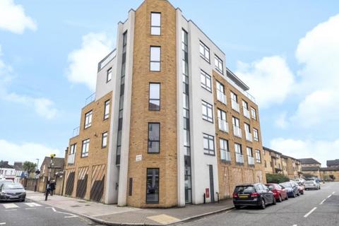 2 bedroom apartment to rent, Mantle Road, London, SE4