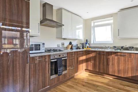 2 bedroom apartment to rent, Mantle Road, London, SE4