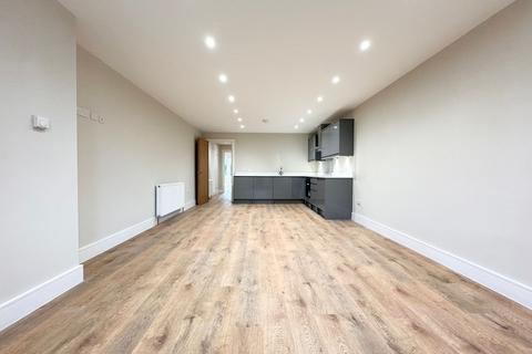 2 bedroom apartment to rent, 3b Dorien Road, London SW20