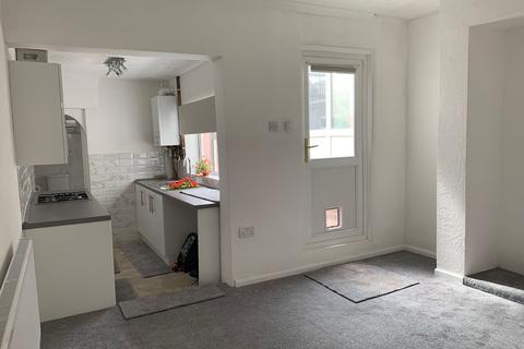 2 bedroom terraced house to rent, Albany Road, Chatham, ME4