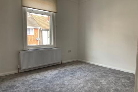 2 bedroom terraced house to rent, Chatham, Chatham ME4