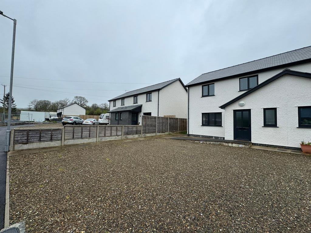 Clos Megan, Felinfach, Lampeter, SA48 3 bed semidetached house for