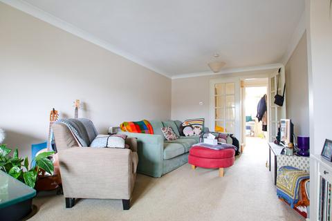 2 bedroom flat to rent, 2 Violet Close, Hackbridge, SM6