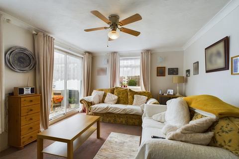 4 Allistonway, Stanford-le-hope, SS17 7HY