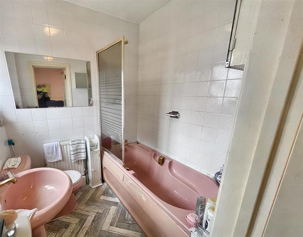 En-suite Bathroom