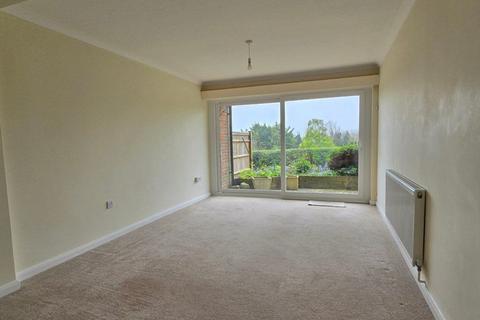 2 bedroom flat to rent, Pashley Court, Eastbourne BN20
