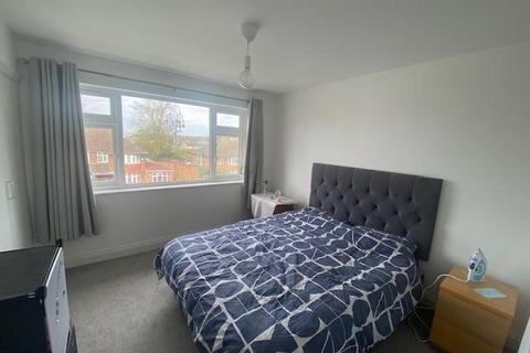 2 bedroom property to rent, Simplemarsh Road, Addlestone