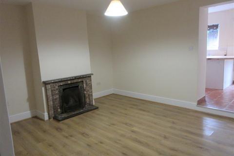 3 bedroom terraced house to rent, The Midlands, Holt BA14