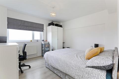 2 bedroom flat for sale, Greystead Road, London