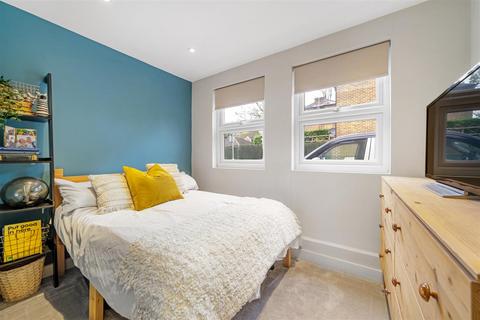 2 bedroom flat for sale, High Street, London