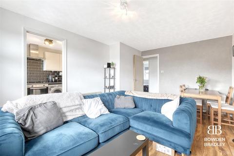 2 bedroom flat for sale, Maple Close, Hainault