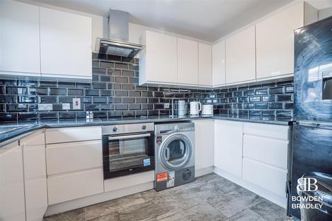 2 bedroom flat for sale, Maple Close, Hainault