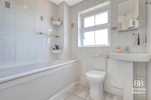 19 Maple Close, Ilford, IG6 3JB