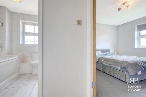 19 Maple Close, Ilford, IG6 3JB