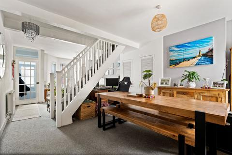 46 Athelstan Road, Folkestone, CT19 6EU
