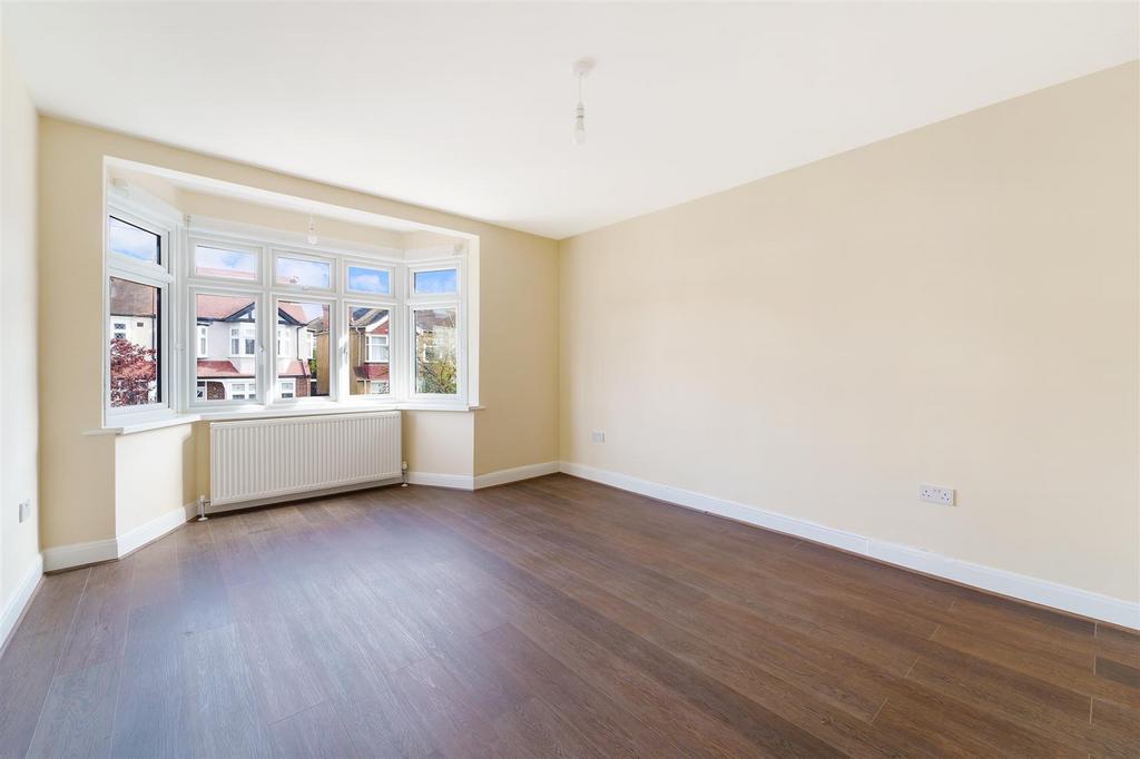 Elm Walk, Raynes Park SW20 3 bed house £2,695 pcm (£622 pw)