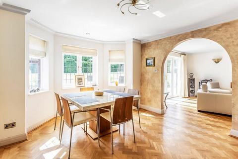 20 Cedar Drive, Fetcham, Leatherhead, KT22 9ET