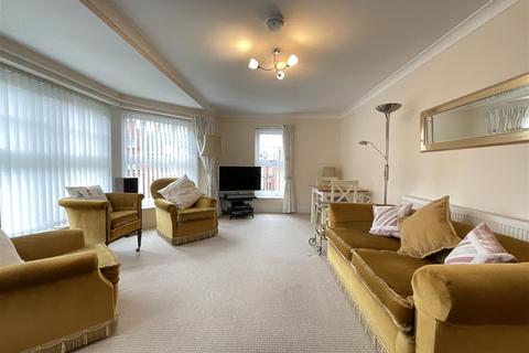 2 bedroom flat for sale, Belvedere Road, Scarborough