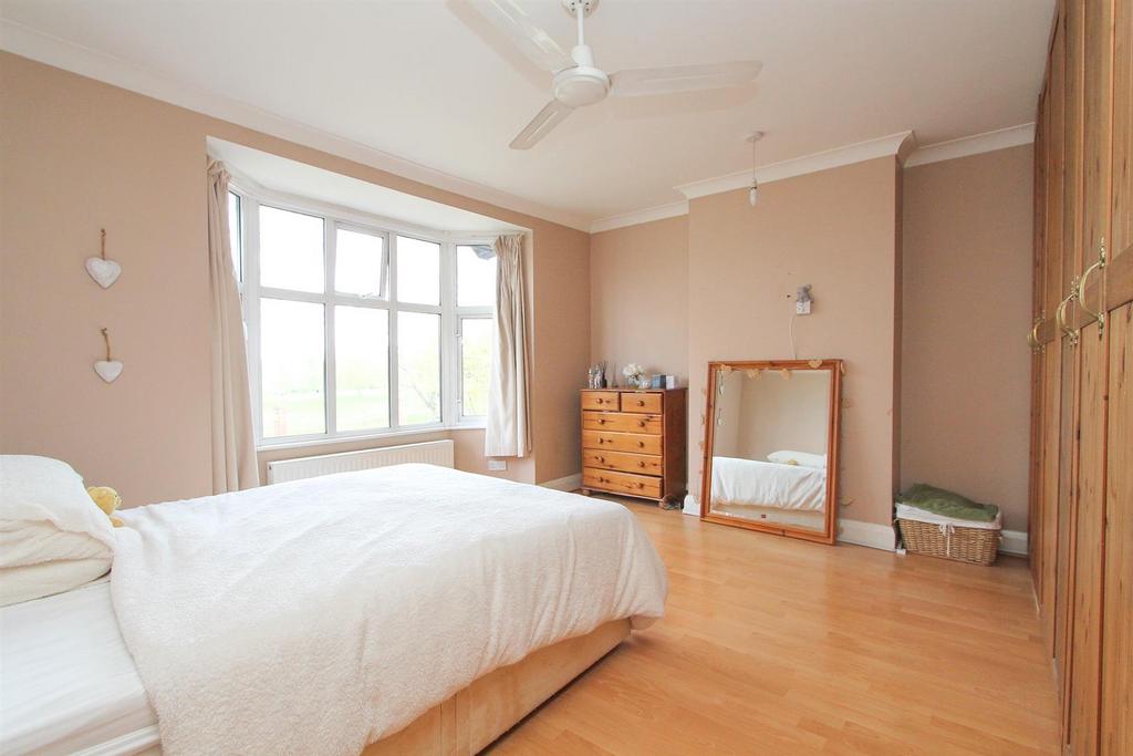 Bed 2.jpg