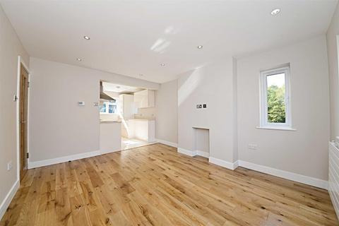 3 bedroom flat to rent, St. Michael's Close, Finchley