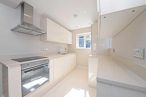 3 bedroom flat to rent, St. Michael's Close, Finchley