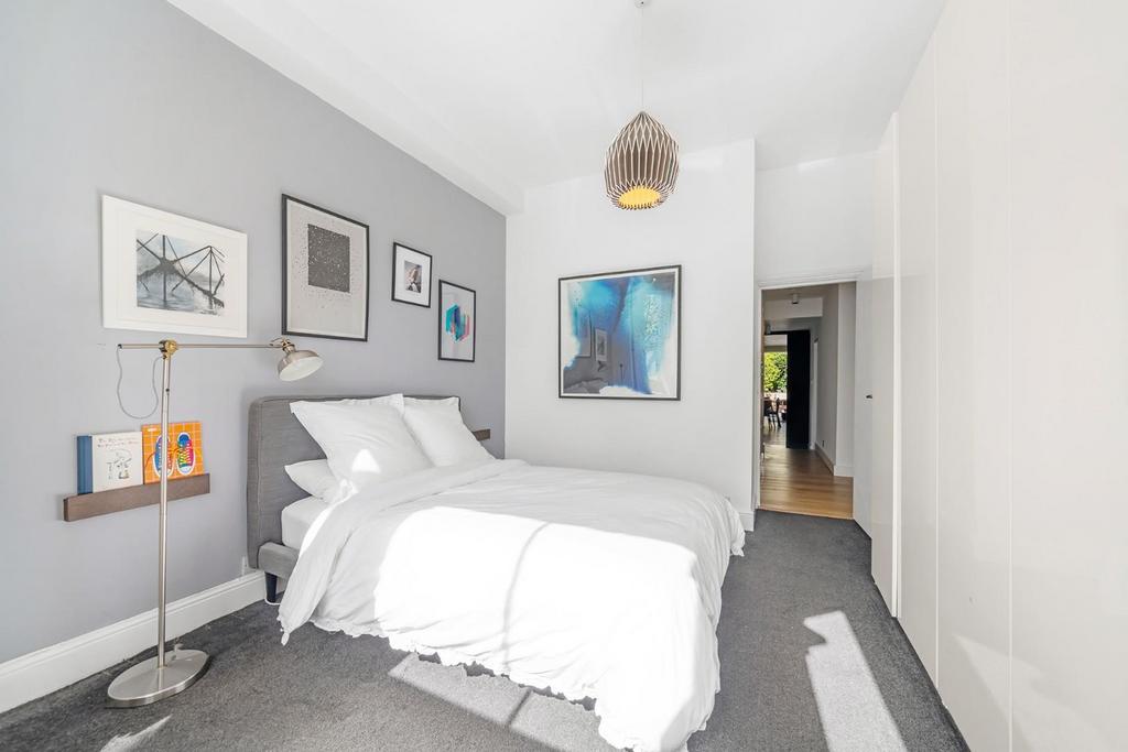 Bedroom 1 (2).jpg
