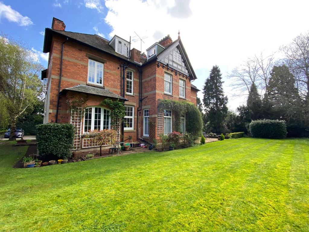 Road, StratforduponAvon 2 bed apartment for sale £284,000