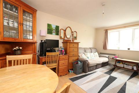 2 bedroom flat for sale, Node Way Gardens, Welwyn, Herts, AL6