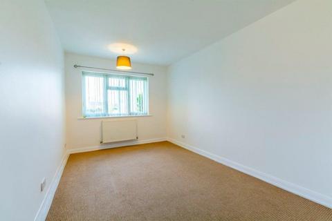 2 bedroom bungalow to rent, Mackinley Avenue, Stapleford, NG9 8HU