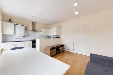 2 bedroom flat for sale, Farnley Road, London