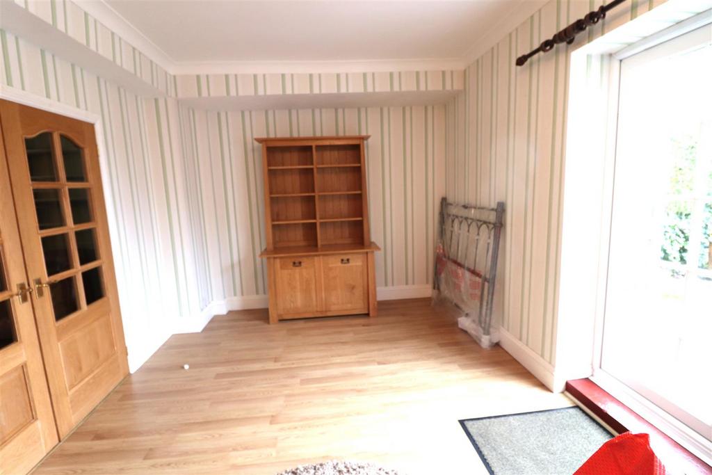 Additional reception room