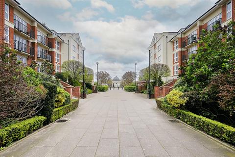 2 bedroom flat to rent, Chesterman Court, Chiswick, W4