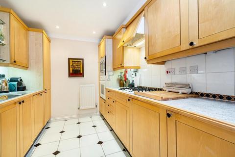 2 bedroom flat to rent, Chesterman Court, Chiswick, W4