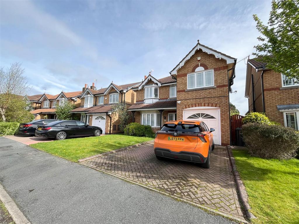 Sandhurst Drive, Wilmslow, Cheshire 4 bed house £2,400 pcm (£554 pw)