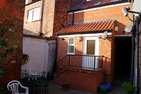 1 bedroom semi-detached house to rent, Bedford Court, St Pauls Lane