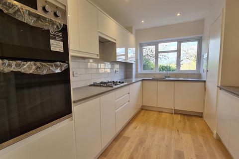2 bedroom flat for sale, Petworth Court, Haslemere