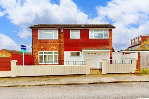 3 bedroom detached house for sale - Cornell Way, Romford