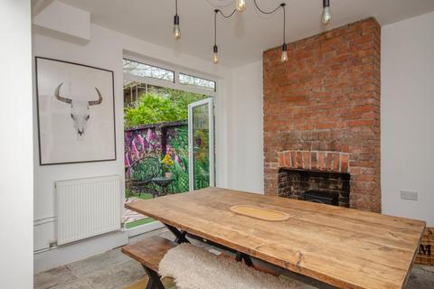25 Magdalene Place, Bristol, BS2 9RJ