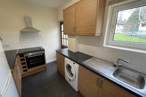 2 bedroom flat to rent, Sandringham Drive, Leeds, West Yorkshire, LS17 8DA