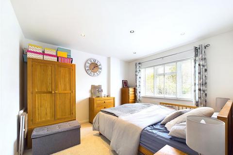 2 bedroom maisonette for sale, Meadway Gardens, Ruislip HA4