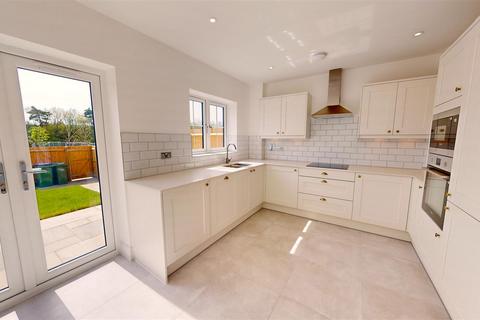 2 bedroom semi-detached house for sale, Main Road, Ashford TN25