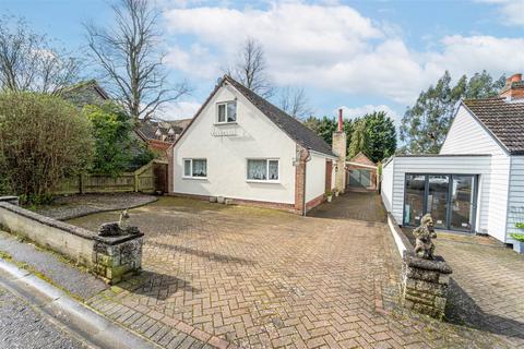 5 bedroom detached bungalow for sale, Centre Drive, Newmarket CB8